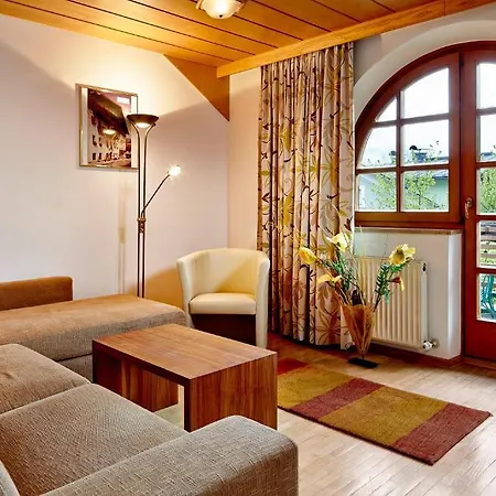 泽尔时见斯塔特帕克公寓 * 滨湖采尔